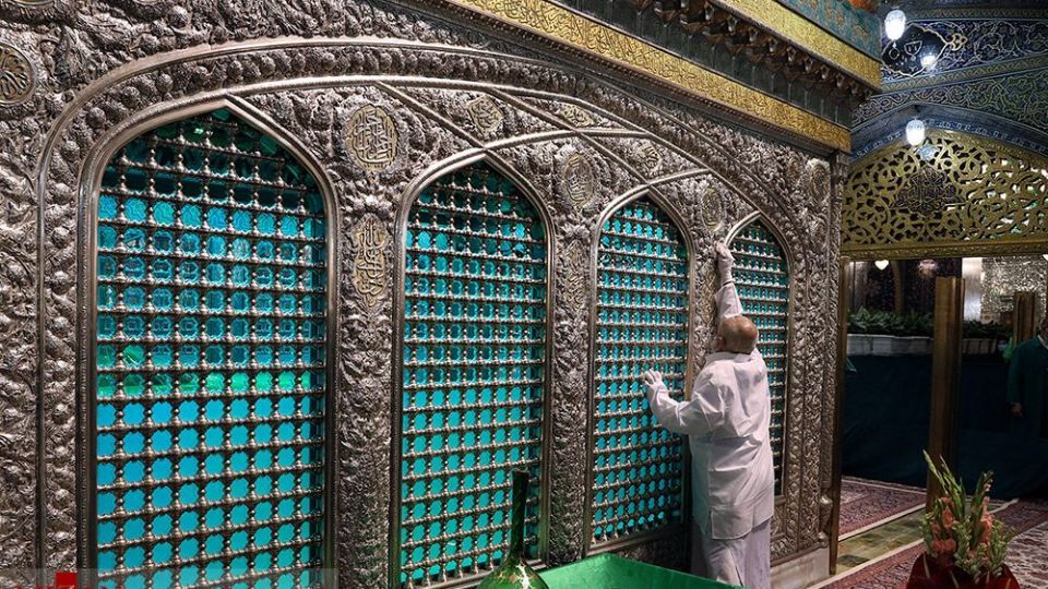 مراسم غبار روبی ضریح مطهر امام رضا (ع)