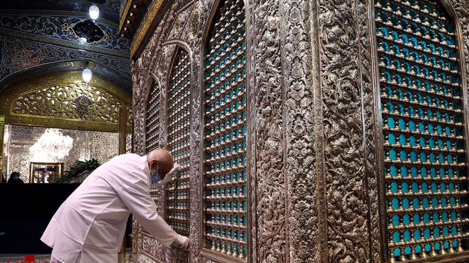 مراسم غبار روبی ضریح مطهر امام رضا (ع)