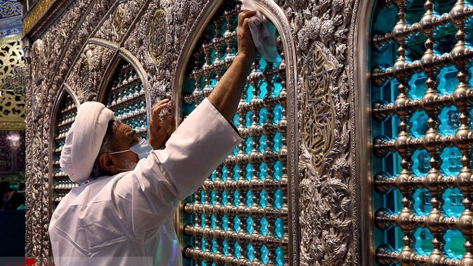 مراسم غبار روبی ضریح مطهر امام رضا (ع)