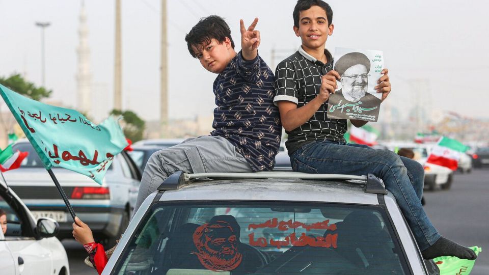 کاروان خودرویی هواداران رئیسی در قم