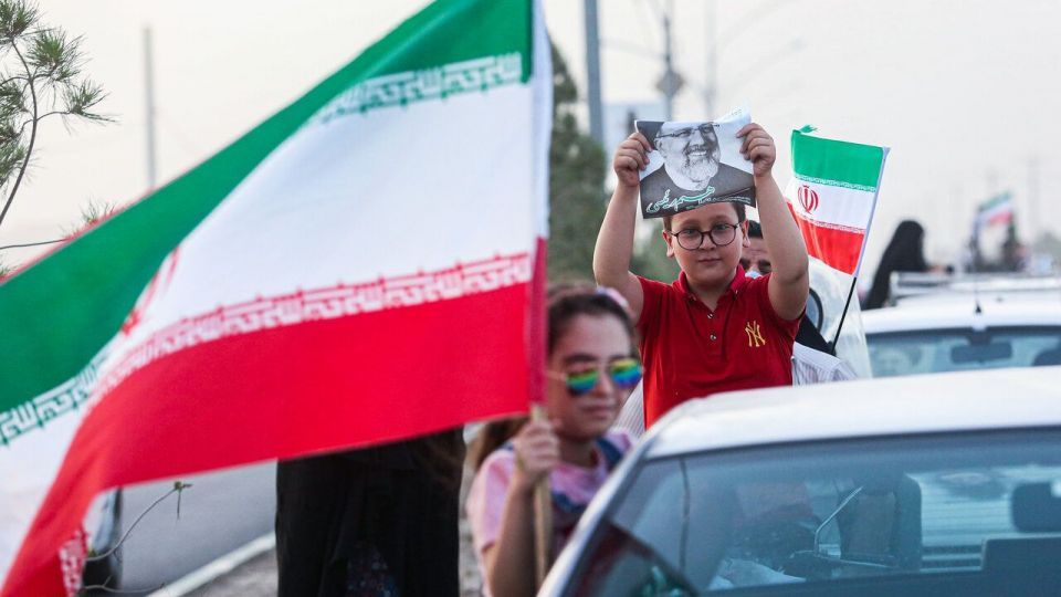 کاروان خودرویی هواداران رئیسی در قم