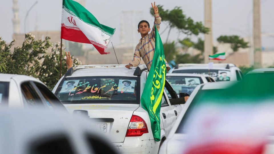 کاروان خودرویی هواداران رئیسی در قم