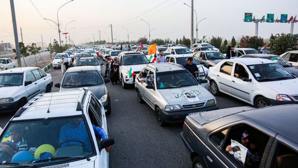 کاروان خودرویی هواداران رئیسی در قم