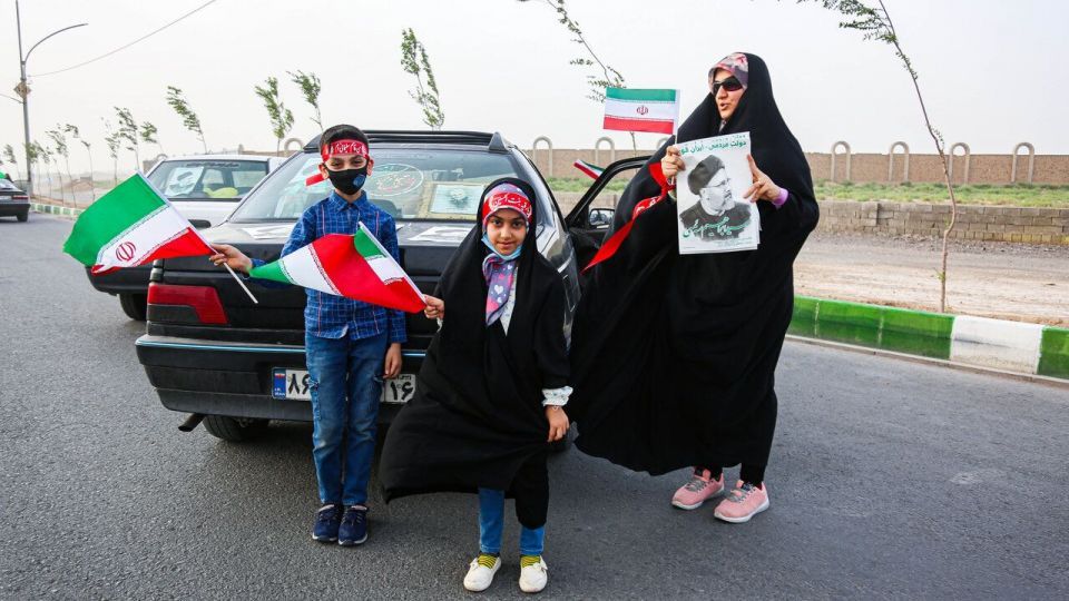 کاروان خودرویی هواداران رئیسی در قم