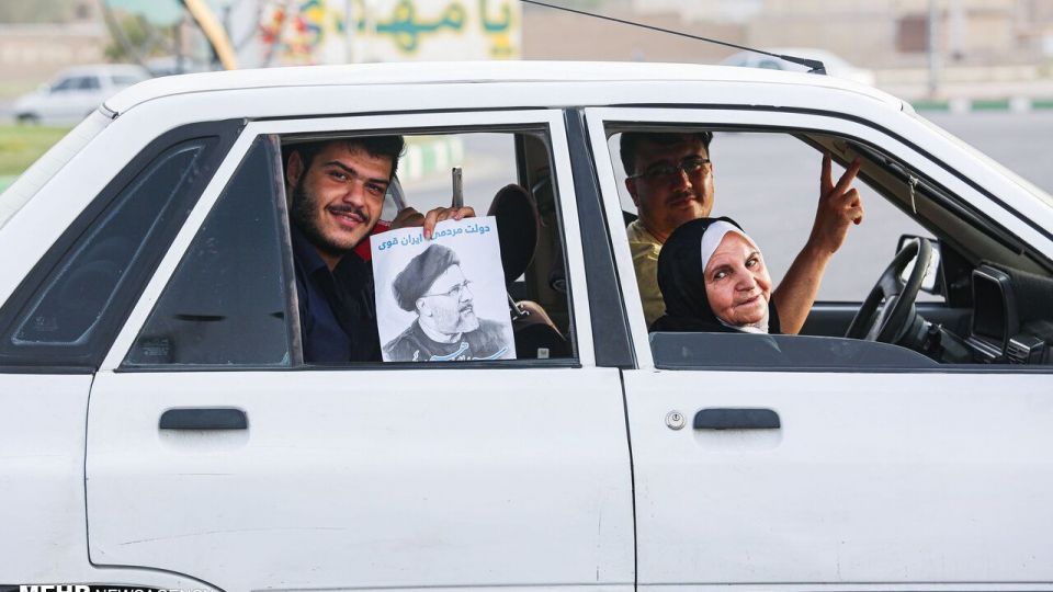 کاروان خودرویی هواداران رئیسی در قم