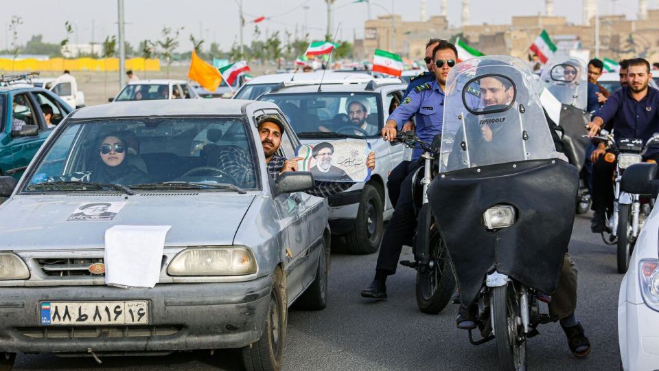 کاروان خودرویی هواداران رئیسی در قم