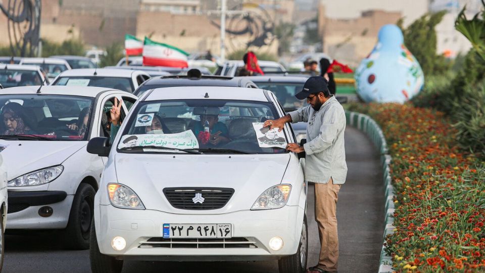 کاروان خودرویی هواداران رئیسی در قم