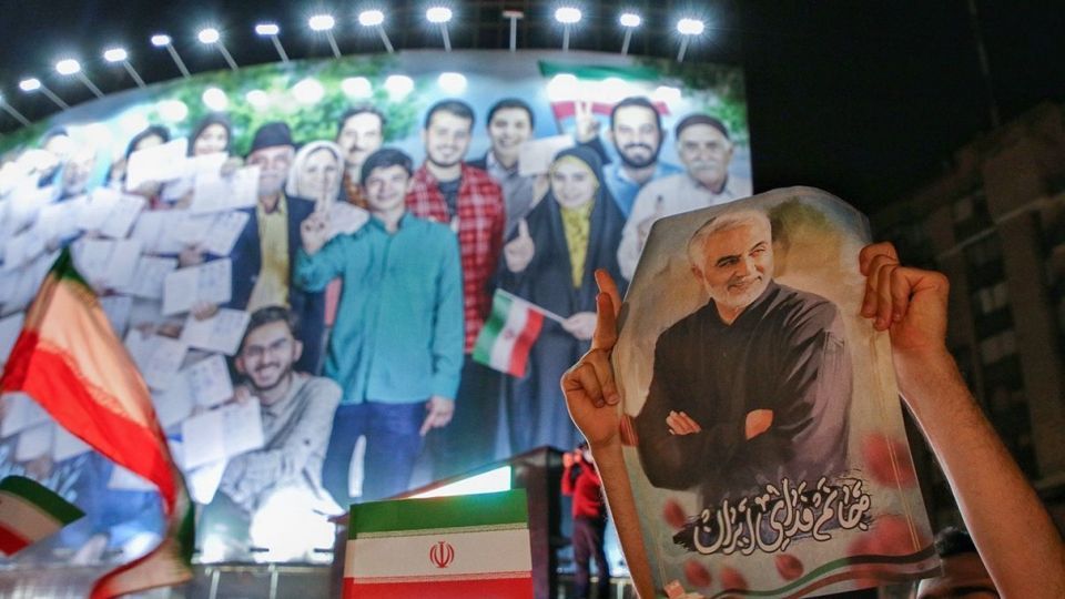 جشن پیروزی هواداران آیت‌الله رئیسی - میدان ولیعصر (عج)