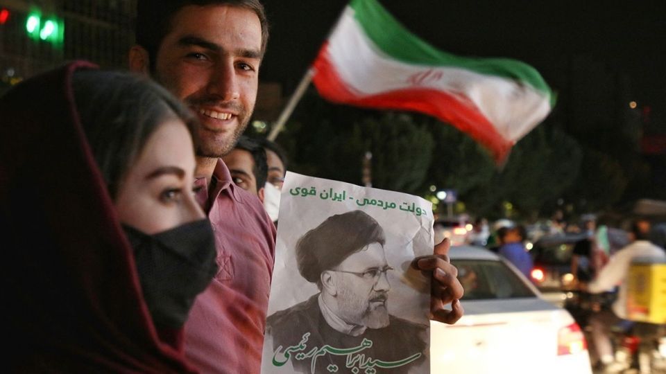 جشن پیروزی هواداران آیت‌الله رئیسی - میدان ولیعصر (عج)