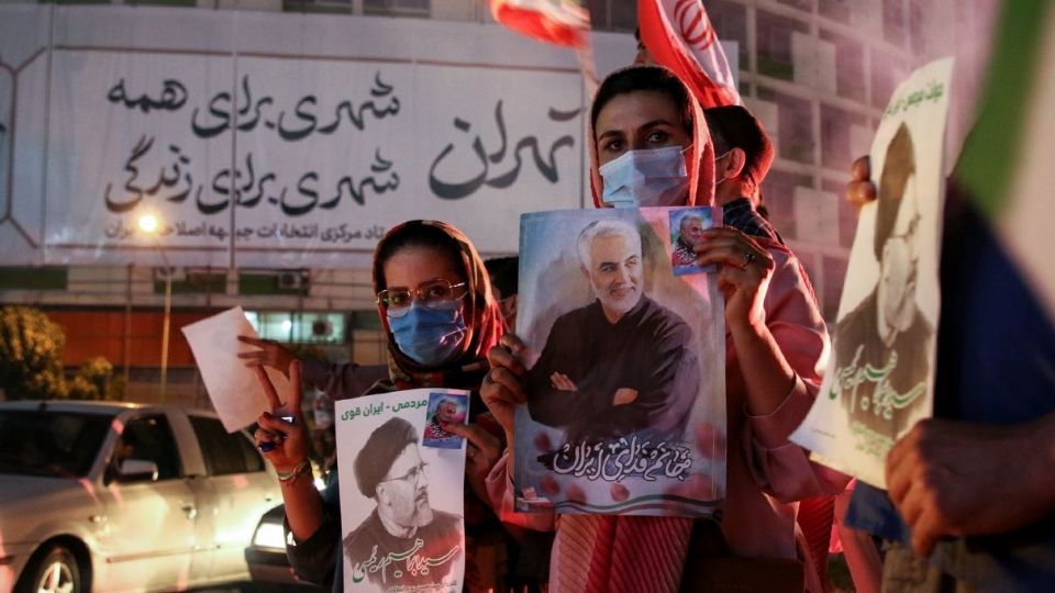 جشن پیروزی هواداران آیت‌الله رئیسی - میدان ولیعصر (عج)