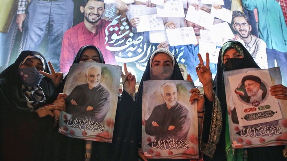 جشن پیروزی هواداران آیت‌الله رئیسی - میدان ولیعصر (عج)