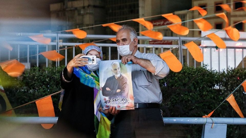 جشن پیروزی هواداران آیت‌الله رئیسی - میدان ولیعصر (عج)