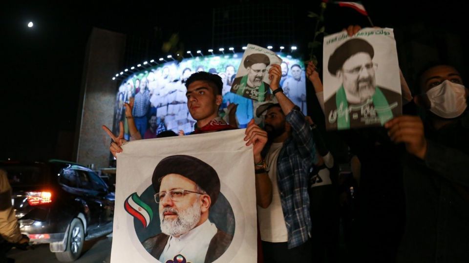 جشن پیروزی هواداران آیت‌الله رئیسی - میدان ولیعصر (عج)