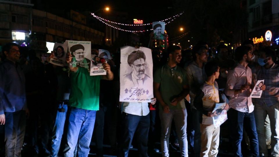 جشن پیروزی هواداران آیت‌الله رئیسی - میدان ولیعصر (عج)