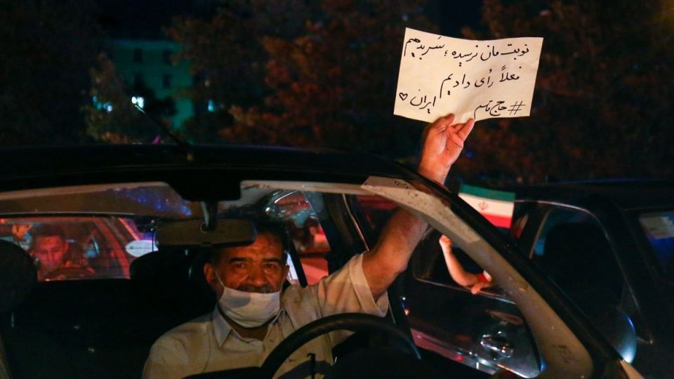 جشن پیروزی هواداران آیت‌الله رئیسی - میدان ولیعصر (عج)