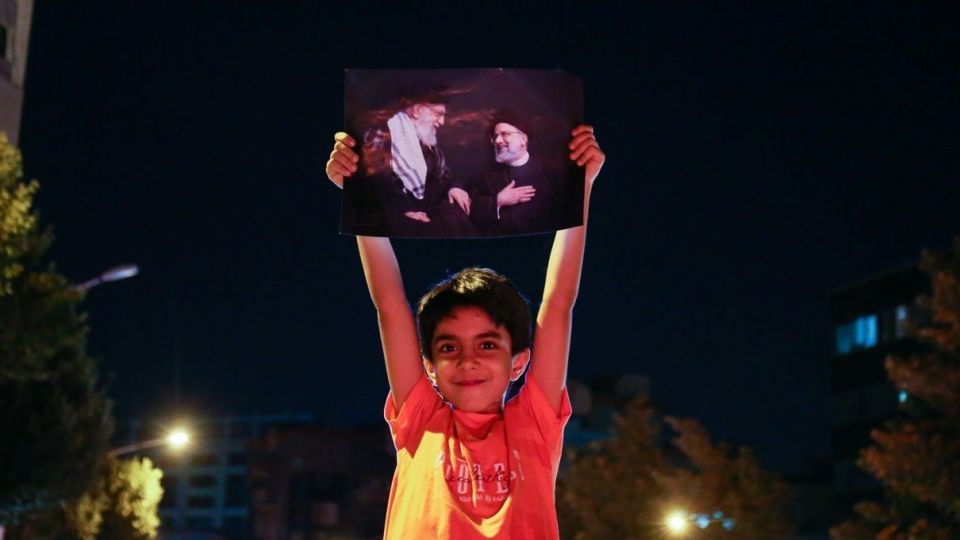 جشن پیروزی هواداران آیت‌الله رئیسی - میدان ولیعصر (عج)