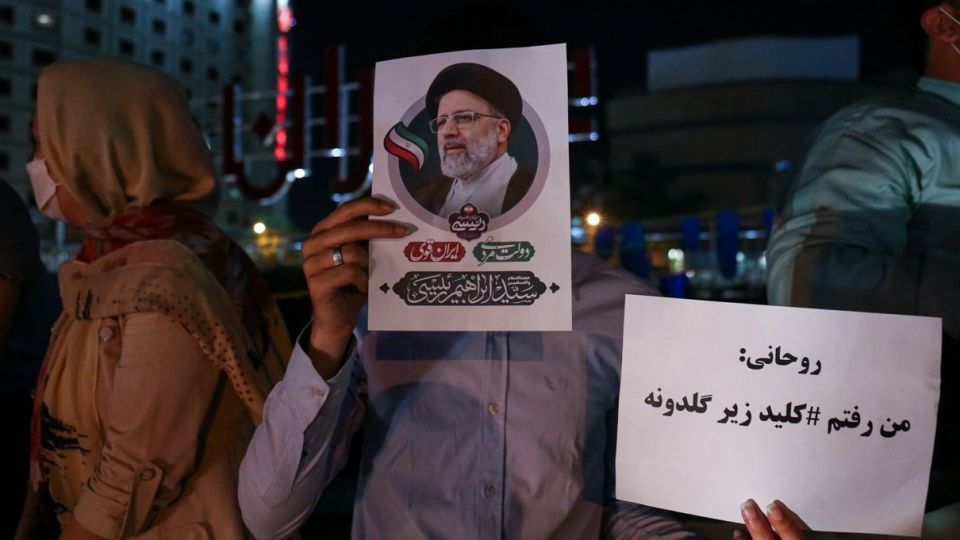 جشن پیروزی هواداران آیت‌الله رئیسی - میدان ولیعصر (عج)