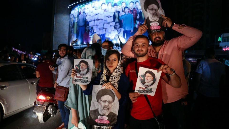 جشن پیروزی هواداران آیت‌الله رئیسی - میدان ولیعصر (عج)