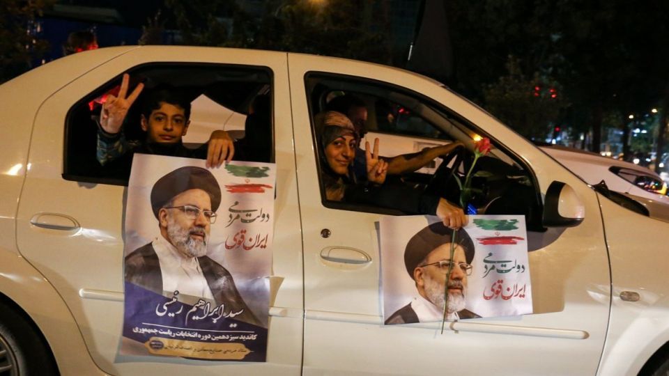 جشن پیروزی هواداران آیت‌الله رئیسی - میدان ولیعصر (عج)