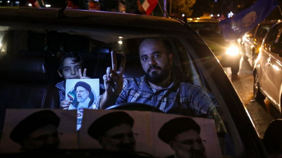 جشن پیروزی هواداران آیت‌الله رئیسی - میدان ولیعصر (عج)