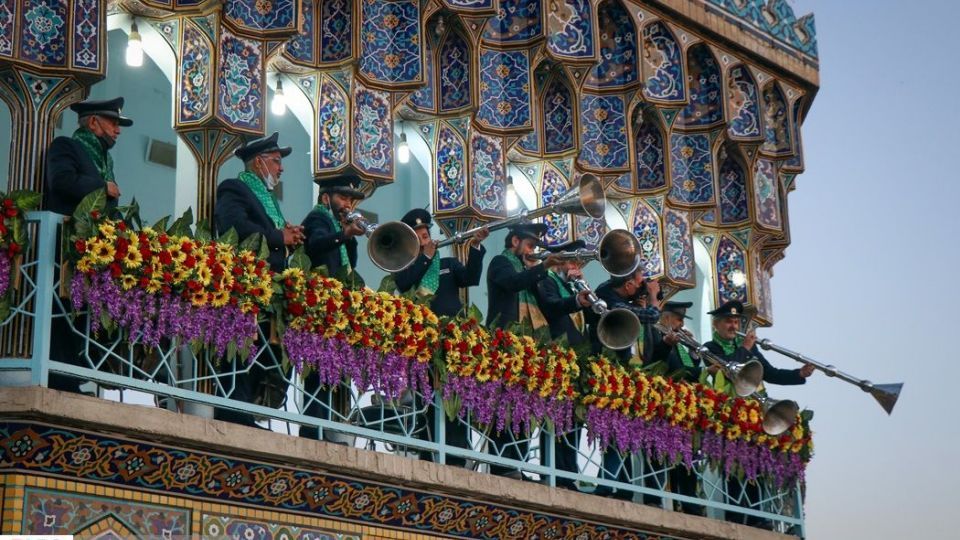 نقاره‌زنی در آستانه میلاد حضرت رضا(ع)