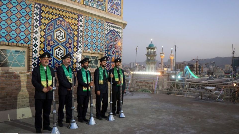 نقاره‌زنی در آستانه میلاد حضرت رضا(ع)