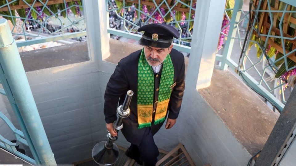 نقاره‌زنی در آستانه میلاد حضرت رضا(ع)