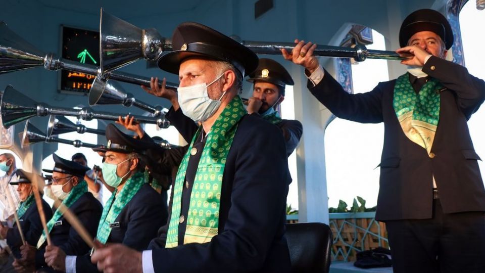 نقاره‌زنی در آستانه میلاد حضرت رضا(ع)