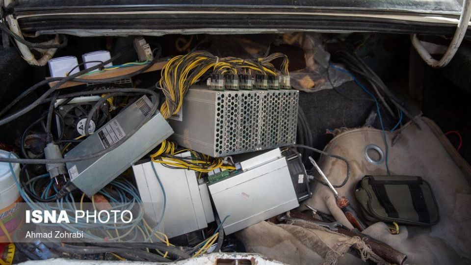 کشف و جمع آوری دستگاه استخراج رمزارز در منازل مسکونی - قم