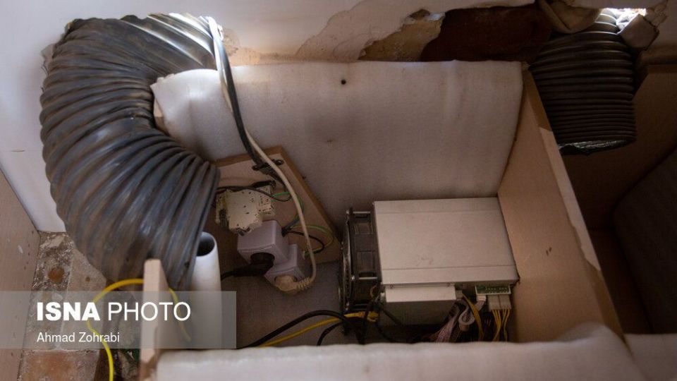 کشف و جمع آوری دستگاه استخراج رمزارز در منازل مسکونی - قم