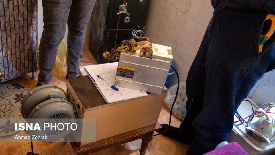 کشف و جمع آوری دستگاه استخراج رمزارز در منازل مسکونی - قم