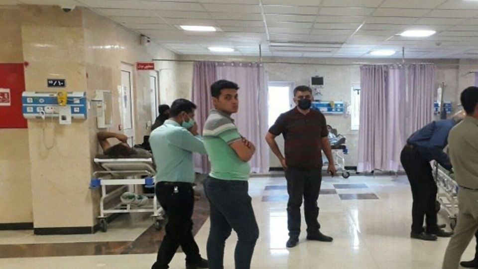 تصاویری از حادثه واژگونی اتوبوس حامل خبرنگاران