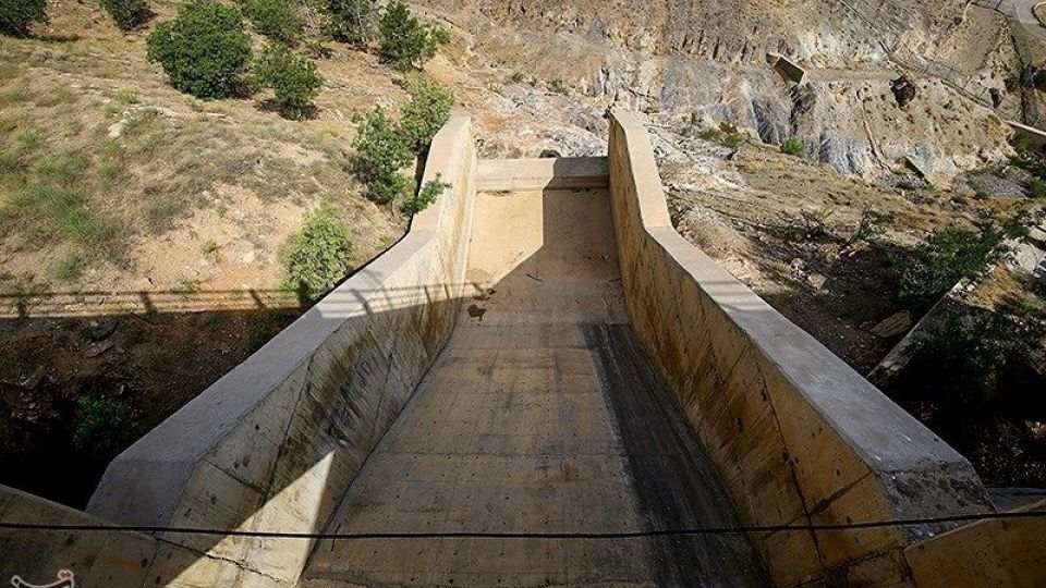 کاهش شدید آب سد اکباتان همدان