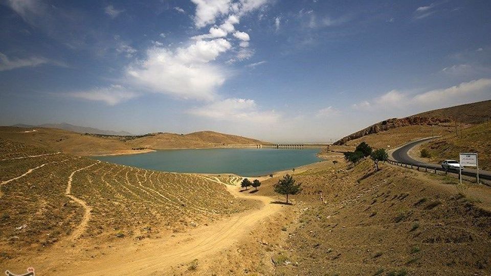 کاهش شدید آب سد اکباتان همدان
