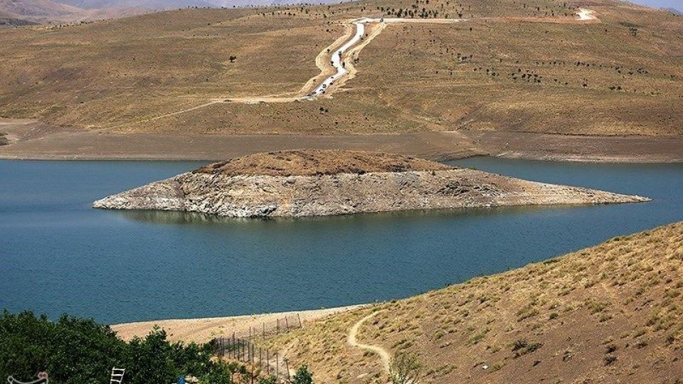 کاهش شدید آب سد اکباتان همدان