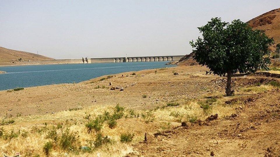 کاهش شدید آب سد اکباتان همدان
