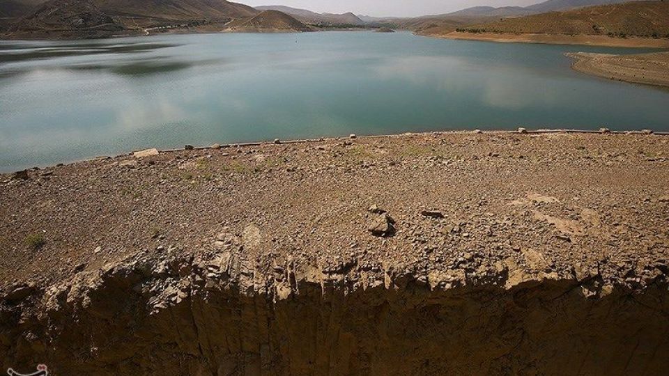 کاهش شدید آب سد اکباتان همدان