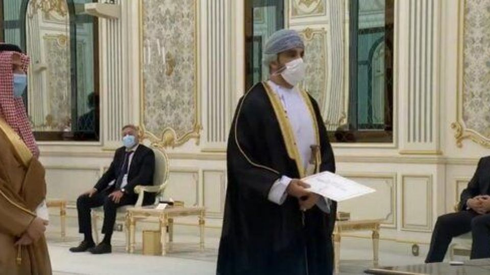 سفیر عمان در ریاض: به دنبال نزدیک کردن دیدگاه‌ها درباره بحران یمن هستیم