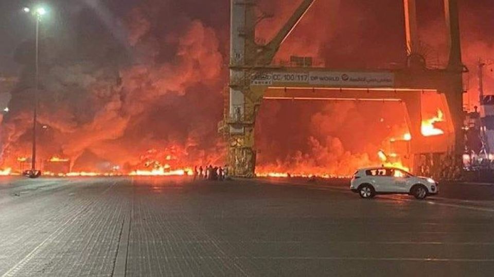 وقوع انفجار مهیب در بندر «جبل علی» در دبی+ عکس و فیلم