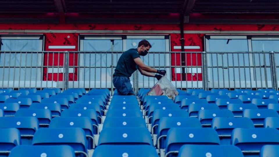 زباله جمع کردن فتل پس از پایان گرندپریکس فرمول یک + عکس