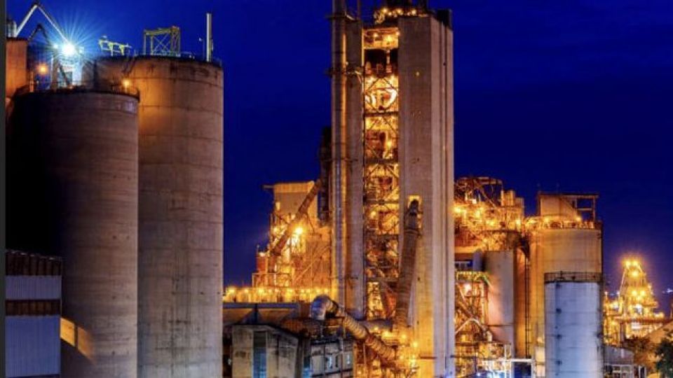 تغیر نظر توانیر درباره مصرف برق کارخانه تولید سیمان