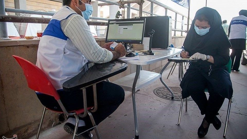 تزریق خودرویی واکسن کرونا در کرمانشاه