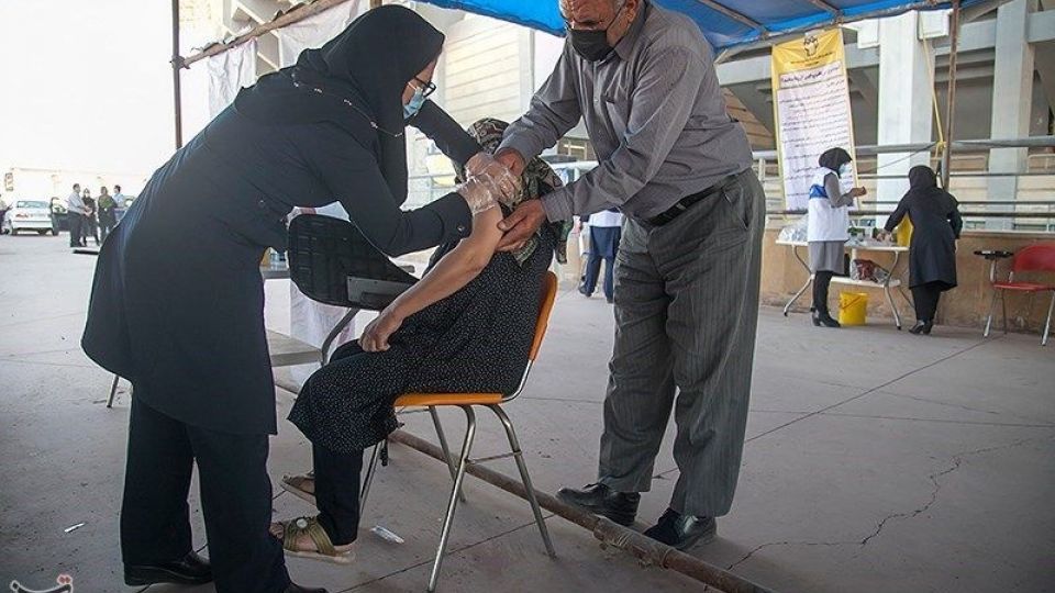 تزریق خودرویی واکسن کرونا در کرمانشاه