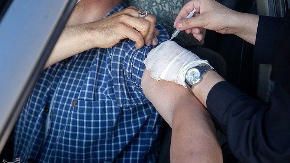 تزریق خودرویی واکسن کرونا در کرمانشاه