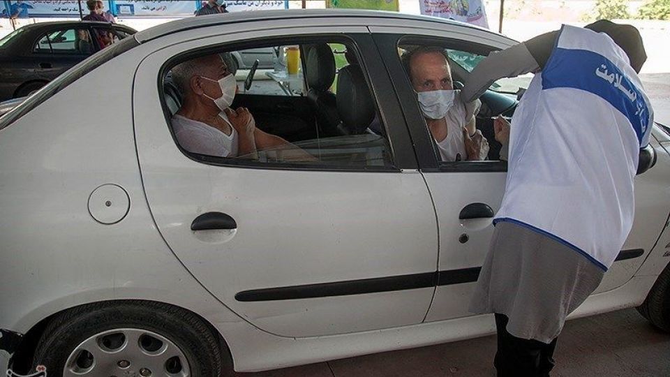 تزریق خودرویی واکسن کرونا در کرمانشاه