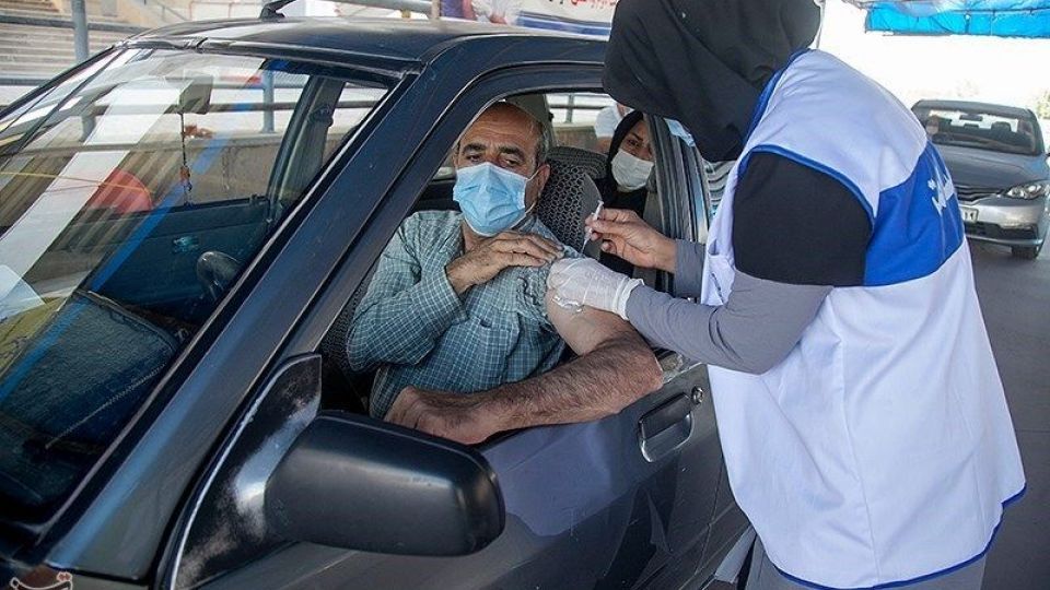 تزریق خودرویی واکسن کرونا در کرمانشاه