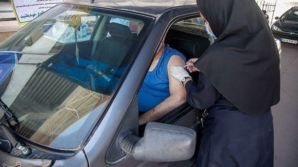 تزریق خودرویی واکسن کرونا در کرمانشاه