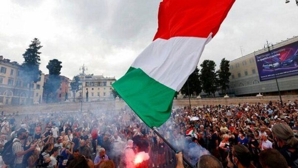 اعتراضات گسترده در ایتالیا با شعار مرگ بر دیکتاتوری