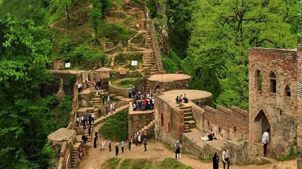 گشتی در بزرگترین قلعه آجری ایران در دل جنگل‌های گیلان