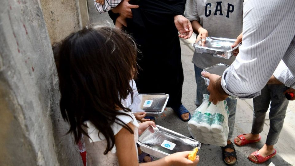 اطعام روز عید غدیر در مناطق حاشیه تهران